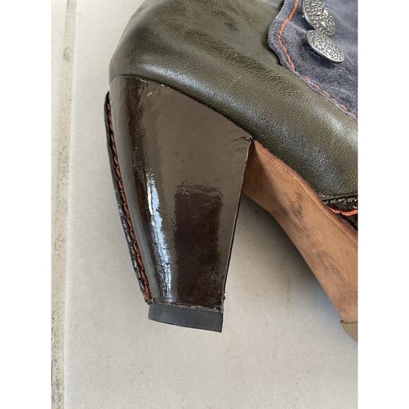 True Religion Calf Boots Leather Suede Buttons Side Zip FLAWS - Picture 4 of 16